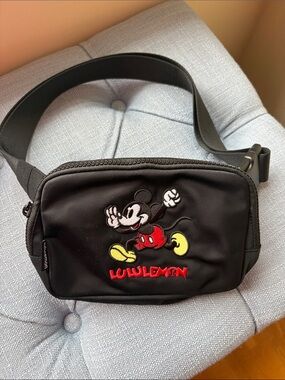 NWOT Lululemon fanny pack, black
